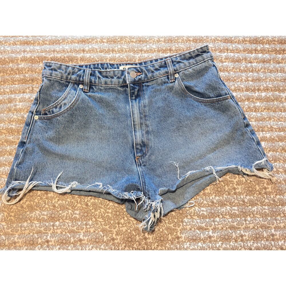 Rollas Duster Denim Shorts Raw Hem Distressed Size 32 Medium Wash Blue